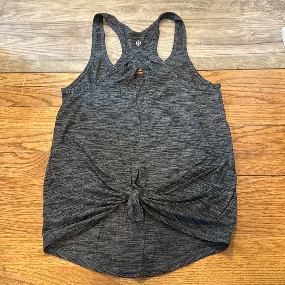 Lululemon Salute the Sun key hole back tank *heathered black*